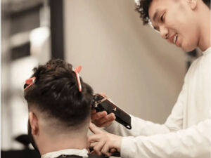 salon man cutting the hair